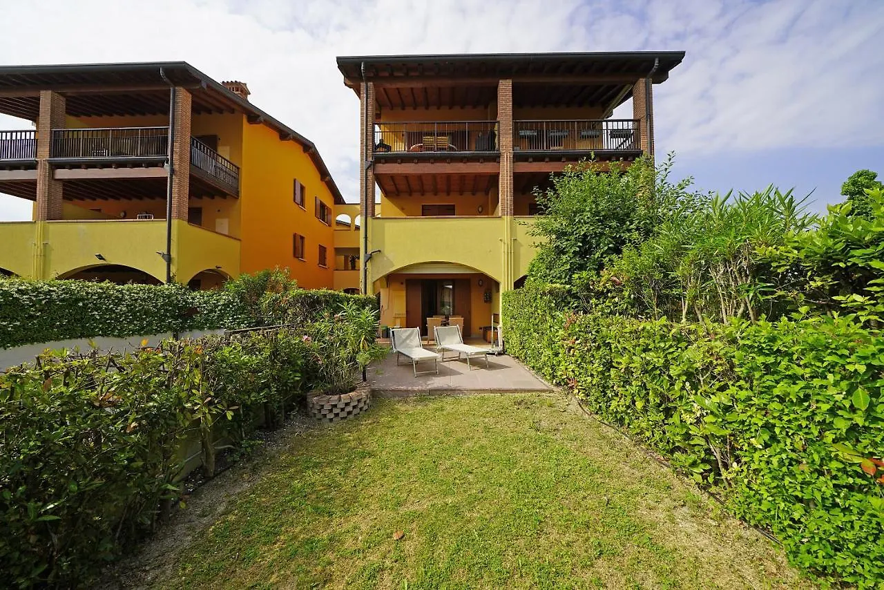 Apartment Gardagate - Appartamento Il Giardino Romantico Sirmione Italy