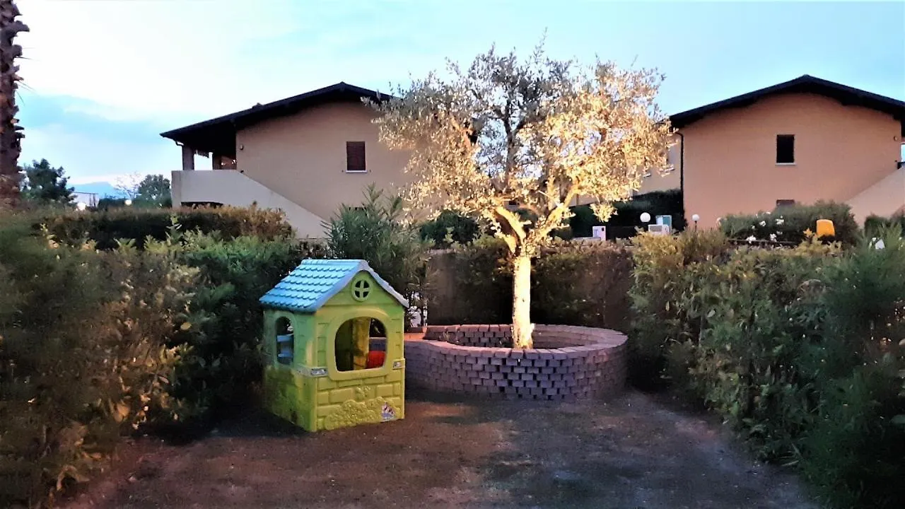Gardagate - Appartamento Il Giardino Romantico Sirmione Italy